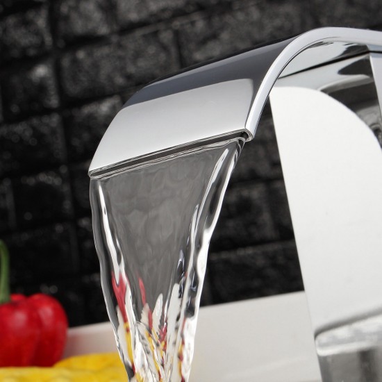 Chroom waterval kraan