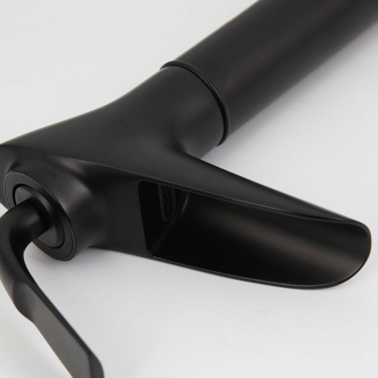 Uitloop van de zwarte watervalkraan