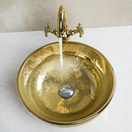 Gouden afgewerkte wastafel kraan met hand geschilderde goudkleurige glazen waskom