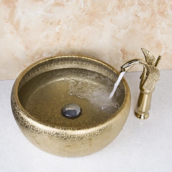 Gouden afgewerkte wastafel kraan met hand geschilderde goudkleurige keramische waskom