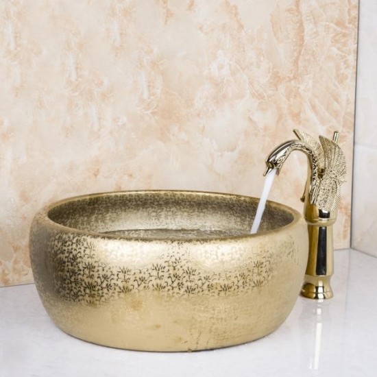 Gouden afgewerkte wastafel kraan met hand geschilderde goudkleurige keramische waskom