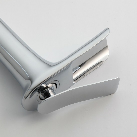 Watervalk uitloop op chroom wastafelkraan