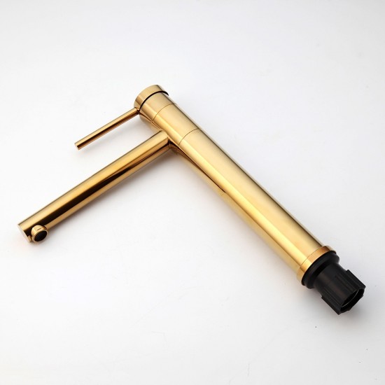 Zij aanzicht goudkleurige wastafelkraan