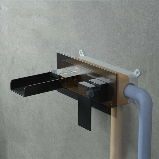 Zwarte kraan installatie voorbeeld