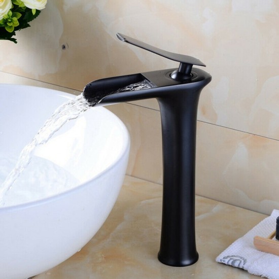 Zwarte watervalkraan mengkraan